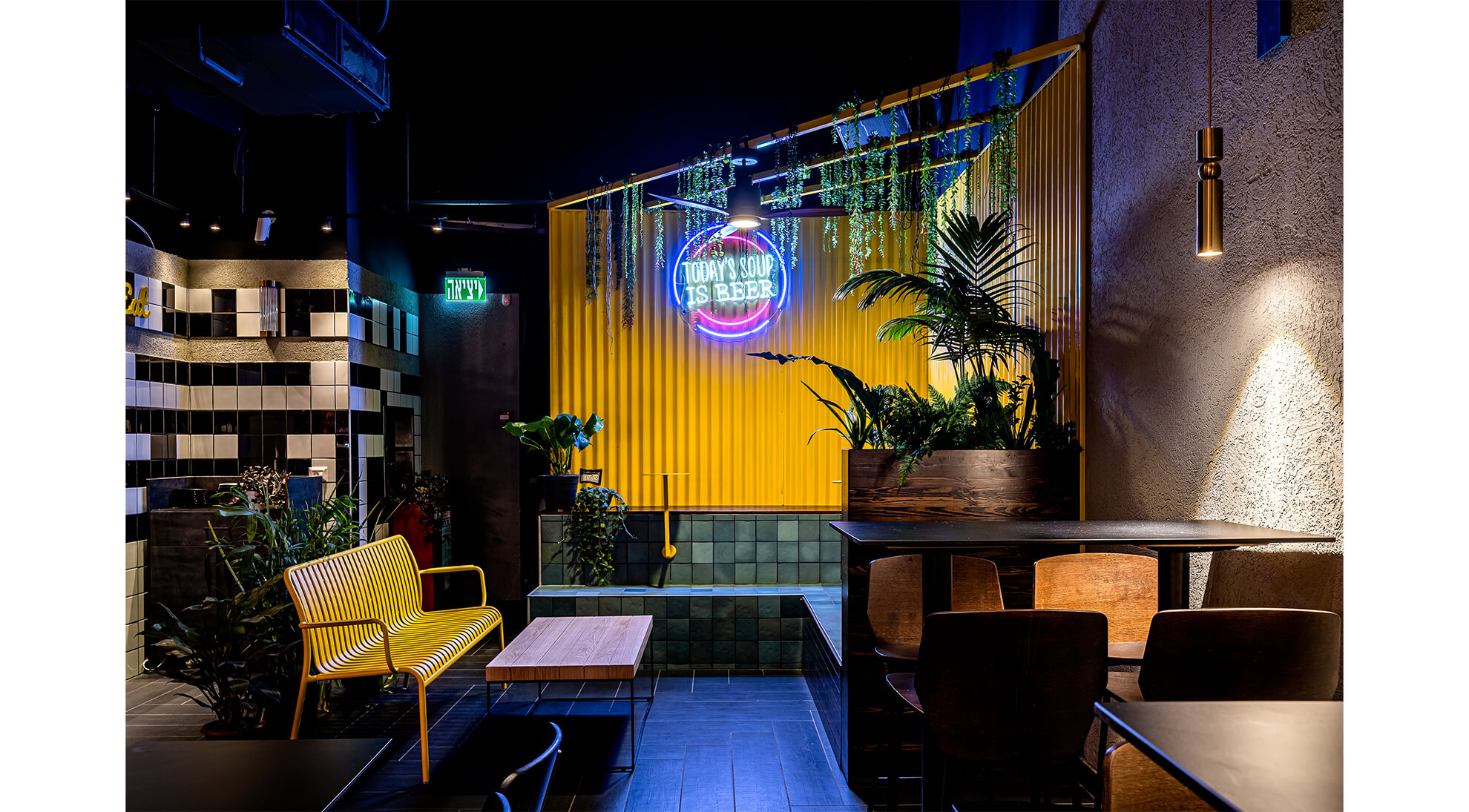 Nineish Bar_0006_DSC_2596-Edit.jpg